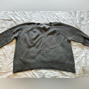 Old Navy Gray V-neck Sweater Size XL